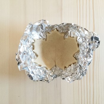 DIY étapes pour confectionner un bol en pate a sel en forme de feuille