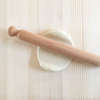 DIY étapes pour confectionner un bol en pate a sel en forme de feuille