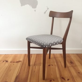 rénover une chaise en changeant le tissu de l'assise