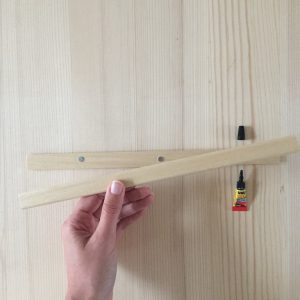 DIY cadre affiche vintage baguettes bois à suspendre