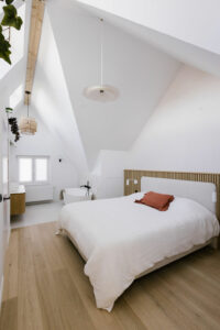 Vue d'ensemble de la chambre après réalisation