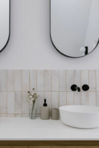 Détails crédence salle de bain