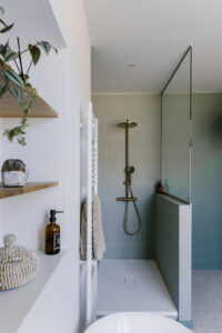 Détails douche, paroi, niche murale